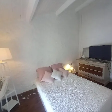 Сasa de vacaciones Maison De Charme, Raffinée Dans Village Historique