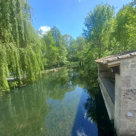 Сasa de vacaciones Maison De Charme, Raffinée Dans Village Historique